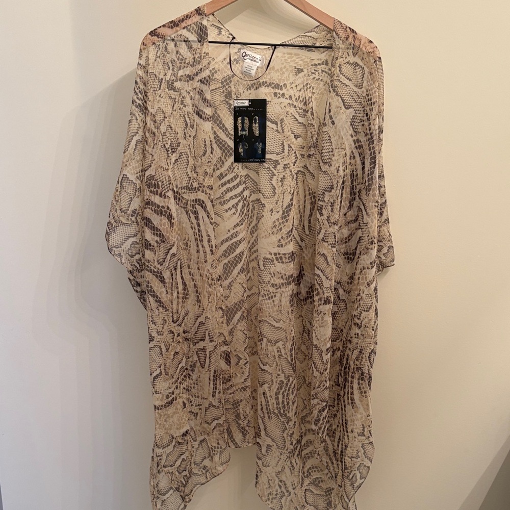 Colleen’s Collectibles Animal Print Women's Kimono NWT